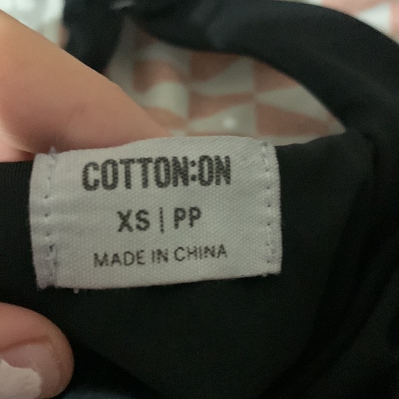 selling cotton on dress. warn once in great condition - Picture 2 of 4